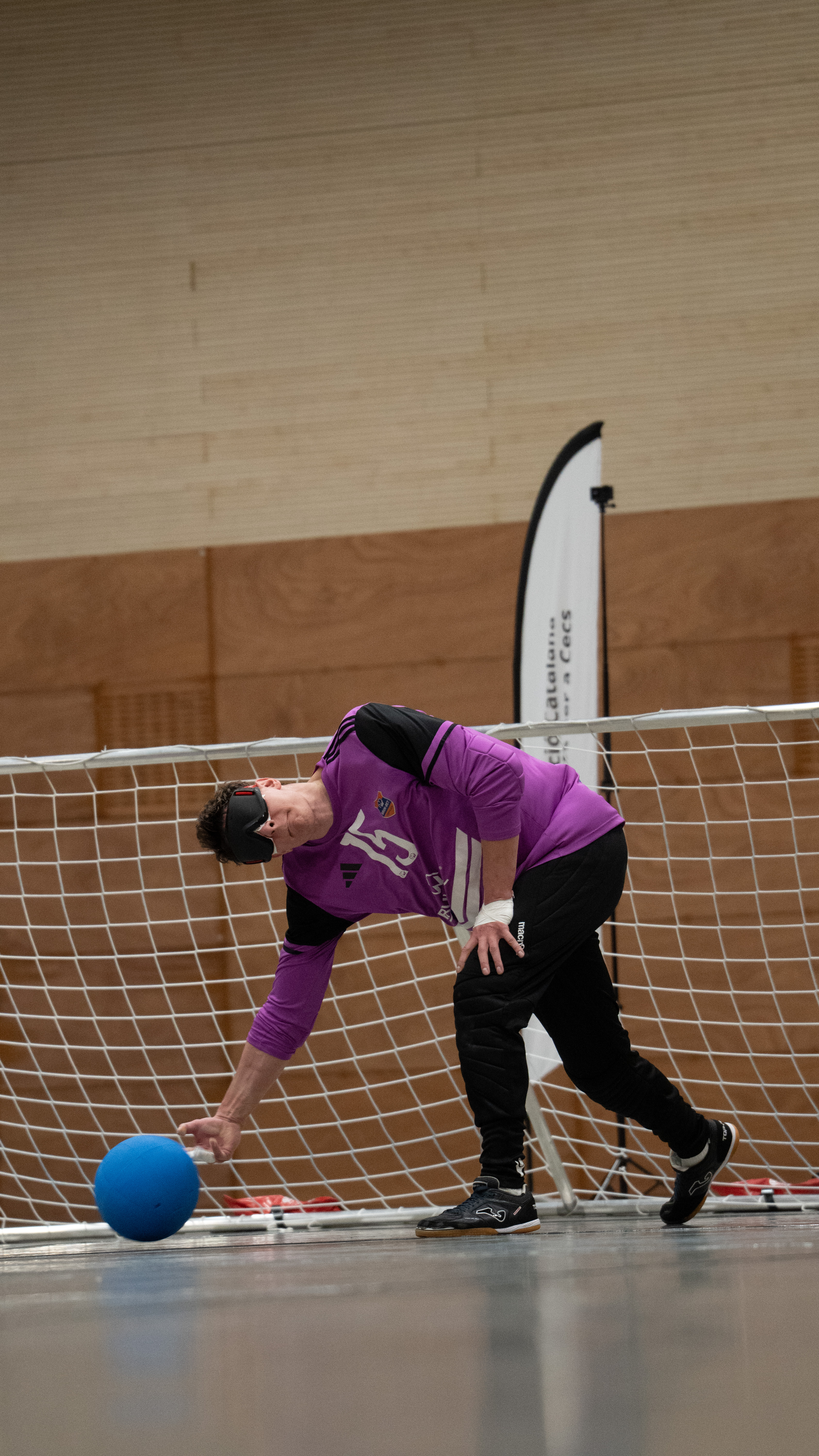 Marcin Czerwiński in a purple number 15 short shooting